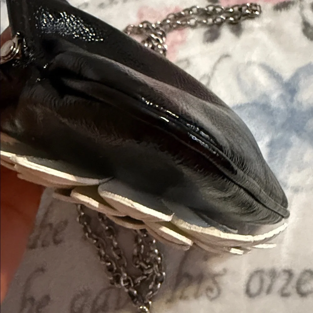 Brighton Sunny Days white daisy coin purse/evening bag EUC with detachable chain - Picture 8 of 16